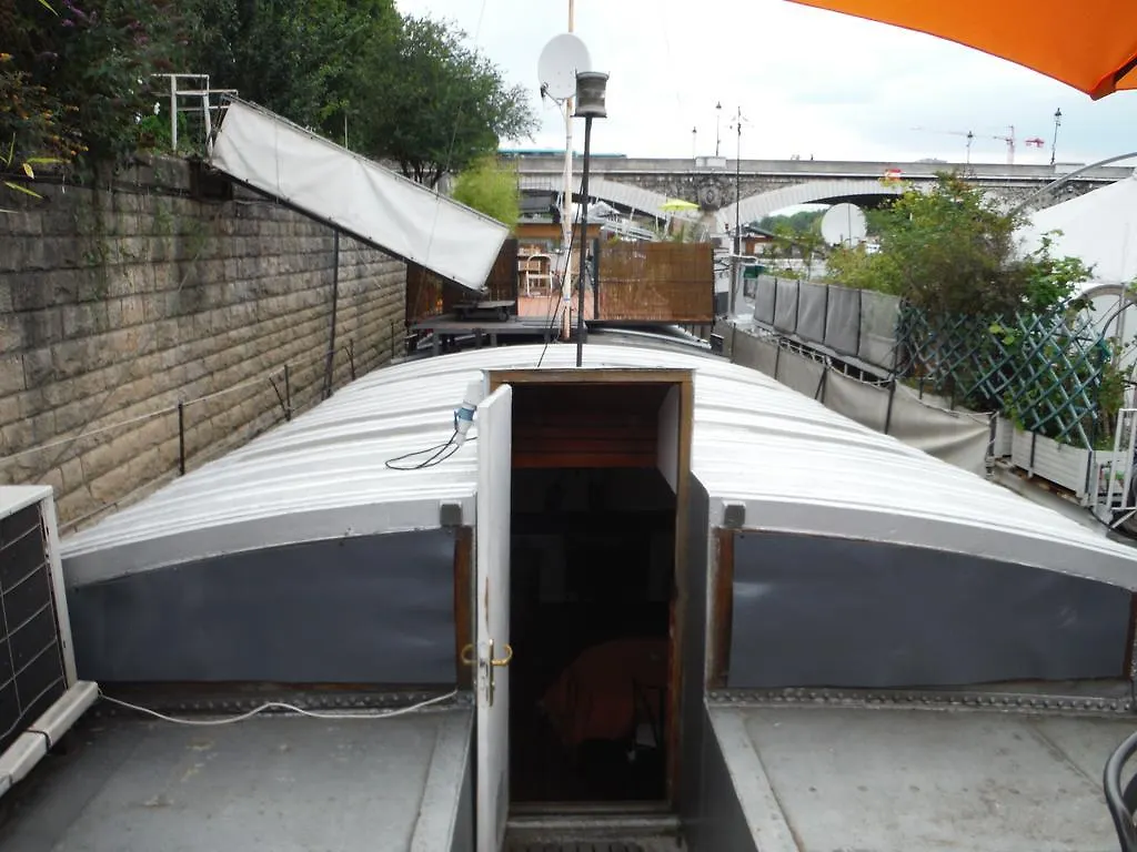 Bateau-hôtel Hôtel Péniche - Le Nénuphar à Paris France