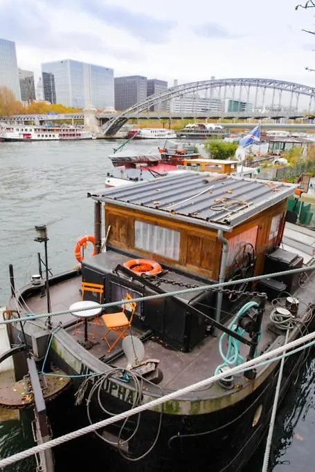 Hôtel Péniche - Le Nénuphar à Paris Bateau-hôtel